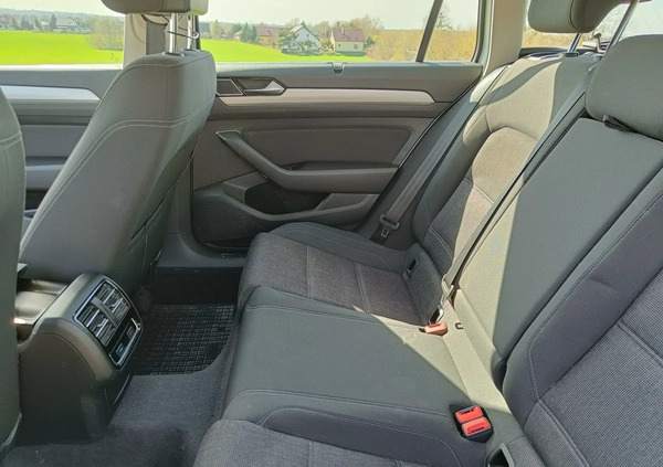 Volkswagen Passat cena 52000 przebieg: 198795, rok produkcji 2015 z Gubin małe 277